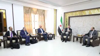 خلال لقاء وزير الطاقة السوري، محمد البشير، مع وفد من شركة «سيمنز» والسفير الألماني، كليمنس هاخ، في العاصمة السورية دمشق، يوم 25 أغسطس 2025.