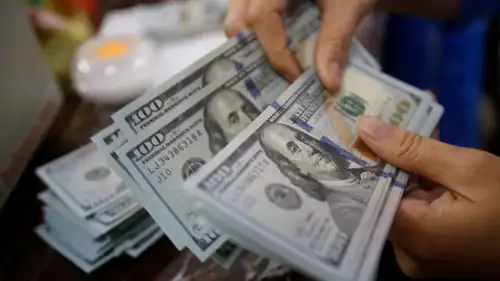 أوراق نقدية من الدولار الأميركي، بتاريخ 16 مايو 2016