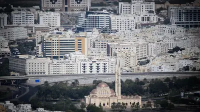 صورة جوية لجانب من العاصمة العمانية مسقط، يوم 8 فبراير 2025.