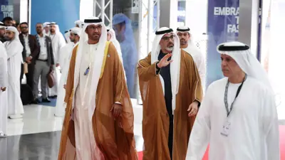 خالد بن محمد بن زايد ولي عهد أبوظبي وسلطان الجابر وزير الصناعة والتكنولوجيا المتقدمة خلال افتتاح مؤتمر «أديبك» ، أبوظبي، 4 نوفمبر