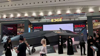 جناح شركة إيدج الإماراتية  للصناعات الدفاعية يعرض أحدث منتجاتها من الطائرات في معرض آيدكس 2025 بأبوظبي - 17  فبراير 2025 