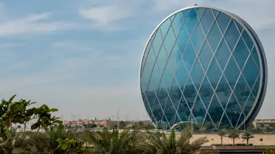 المبنى الدائري ويضم مقر «الدار العقارية» في العاصمة الإماراتية أبوظبي يوم 14 يناير 2019
