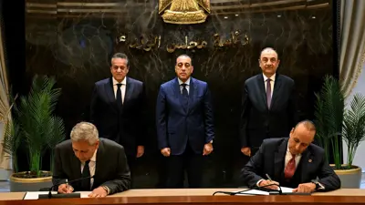 رئيس مجلس الوزراء المصري مصطفى مدبولي خلال توقيع الاتفاقية بين شركتي «القابضة المصرية للأدوية» و«دواه فارما» الأميركية.