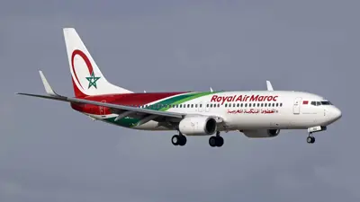 طائرة بوينغ 737-8B6 تابعة للخطوط الملكية المغربية تهبط في مطار برشلونة إل برات في برشلونة، إسبانيا، يوم 17 يناير 2025