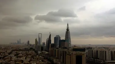غيوم تتحرك فوق أفق الرياض في 17 نوفمبر 2013.