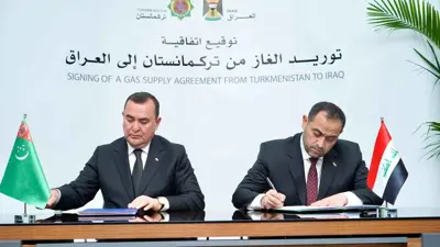  وزير الكهرباء العراقي زياد فاضل ووزير الدولة التركمانستاني مقصد باباييف يوقعان اتفاقية توريد الغاز 