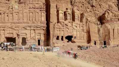 الأردن يستقبل 3.3 مليون سائح خلال النصف الأول بنمو 18%