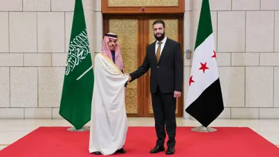 وزير الخارجية السعودي الأمير فيصل بن فرحان في زيارة إلى العاصمة دمشق ويلتقيه قائد الإدارة السورية الجديدة أحمد الشرع، يوم الجمعة، بتاريخ 24-01-2025.