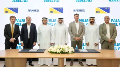 صورة تذكارية لعدد من مسؤولي شركتي «نخيل» و«دي بي بي للمقاولات» في مشروع «نخلة جبل علي»، 16 يونيو 2025 