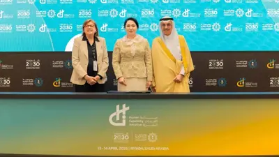 رئيس البنك الإسلامي للتنمية ووزيرة التعليم في جمهورية أوزبكستان  والرئيسة التنفيذية للشراكة العالمية من أجل التعليم  في صورة تذكارية عقب توقع اتفاقية تمويل تعليمي