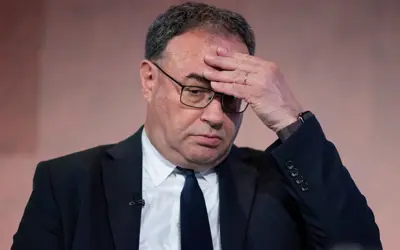 محافظ بنك انجلترا أندرو بايلي خلال أحد المؤتمرات