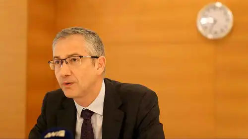بابلو هيرنانديز دي كوس، رئيس بنك التسويات الدولية، خلال مؤتمر صحفي في نيقوسيا، قبرص، 6 فبراير 2024. 