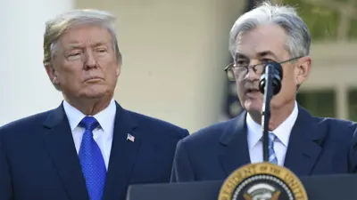 جيروم باول بعد ترشيحه لمنصب رئيس بنك الاحتياطي الفيدرالي من قبل الرئيس الأميركي دونالد ترامب في حديقة البيت الأبيض في واشنطن العاصمة يوم 2 نوفمبر 2017