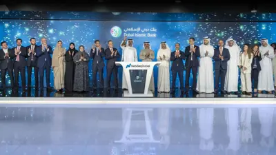 خلال قرع جرس التداول في بورصة ناسدك دبي احتفالا بإدراج صكوك «دبي الإسلامي»