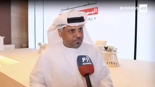 شائر عمر العامري، مدير تطوير الأعمال والعلاقات في منصة «صناعة»، خلال مقابلة مع «إرم بزنس»، على هامش ملتقى «تصفير البيروقراطية»، المنعقد في دبي، بتاريخ 25 نوفمبر 2025.