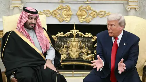 الرئيس الأميركي دونالد ترامب وولي العهد السعودي الأمير محمد بن سلمان، في مؤتمر صحفي بالمكتب البيضاوي في البيت الأبيض، 18 نوفمبر 2025.