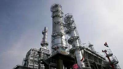 منظر لوحدة تكرير النفط في العراق 1-02-2009