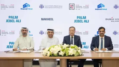 خلال توقيع عقود تنفيذ الأعمال الإنشائية لمجموعة من الفلل الحصرية على السعفات الست الأولى من مشروع نخلة جبل علي
