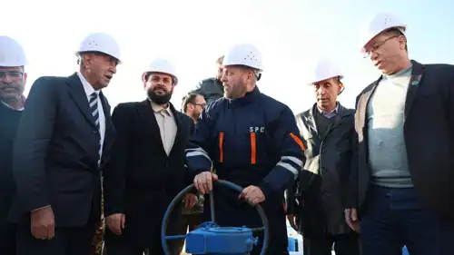 وفد من الشركة السورية للبترول في جولة ميدانية على الحقول النفطية في دير الزور 