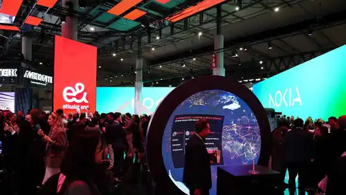 جناح شركة «إي آند» في المؤتمر العالمي للنقال، في برشلونة بتاريخ 26 فبراير 2024