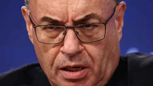  محافظ بنك إنجلترا، أندرو بيلي، خلال المؤتمر الصحفي لتقرير السياسة النقدية في لندن في 30 يوليو 2026. 