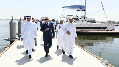 رئيسا هيئة قناة السويس و«النقل السعودية» خلال جولة بمرسى يخوت قناة السويس في مدينة الإسماعيلية المصرية 