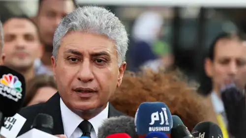 وزير السياحة والآثار المصري شريف فتحي يتحدث خلال مؤتمر صحفي قبل حفل افتتاح المتحف المصري الكبير، بالقرب من مجمع أهرامات الجيزة، في الجيزة، مصر، 1 نوفمبر 2025. 