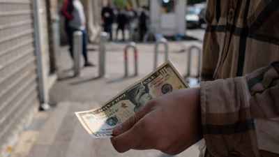 بعد استقواء مثير للعملات الصغيرة.. هل تماسك الدولار؟