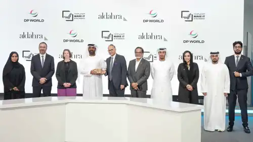 صورة تذكارية من توقيع مذكرة التفاهم بين موانئ دبي العالمية «دي بي وورلد» و«الظاهرة القابضة»، يوم 12 مايو 2026