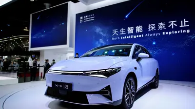 سيارة كهربائية Xpeng P5 (EV) في معرض شنغهاي للسيارات أبريل 2023
