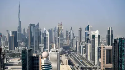 صورة جوية تظهر أبراج دبي على جانبي شارع الشيخ زايد، الإمارات، 8 يوليو 2020.