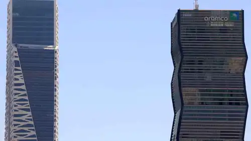 برج «أرامكو السعودية» في مركز الملك عبد الله المالي في الرياض، 3 مارس 2025 