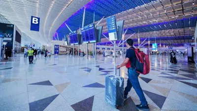 صالة مطار الملك عبدالعزيز الدولي بمدينة جدة السعودية.