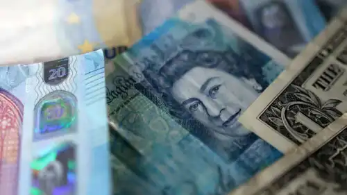 الغموض بشأن التأثير الاقتصادي لحرب إيران يضغط على الجنيه الإسترليني