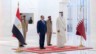 من مراسم استقبال أمير دولة قطر الشيخ تميم بن حمد آل ثاني للرئيس المصري عبد الفتاح السيسي في العاصمة القطرية الدوحة 11 أبريل 2025
