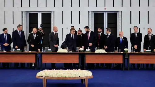 الرئيسان الفرنسي إيمانويل ماكرون و السوري أحمد الشرع يصلان للمشاركة في المنتدى الاقتصادي الذي يركز على إعادة إعمار سوريا والممرات الاستراتيجية ،دمشق -7 يوليو 2026 