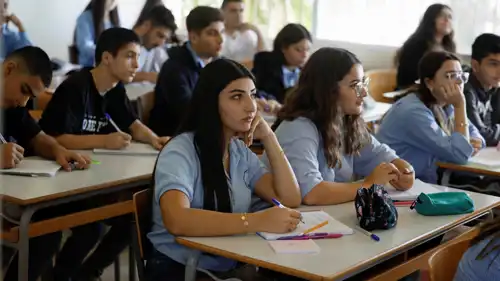 طلاب مدرسة رسمية في عمشيت، لبنان، 11 نوفمبر 2024.