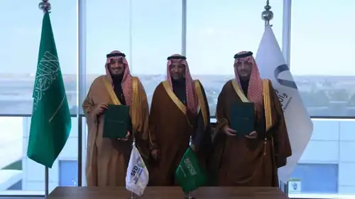 صورة تذكارية خلال توقيع الصندوق السعودي للتنمية وهيئة تنمية الصادرات السعودية مذكرة تفاهم تنموية يوم 17 ديسمبر 2025.