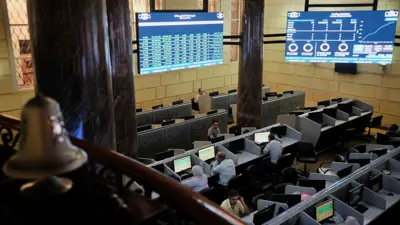 جانب من قاعة البورصة المصرية في العاصمة القاهرة يوم 5 سبتمبر 2023.