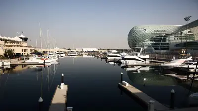 منظر لمرسى ياس وفندق دبليو أبوظبي - جزيرة ياس في أبو ظبي، الإمارات العربية المتحدة في 28 نوفمبر 2023.