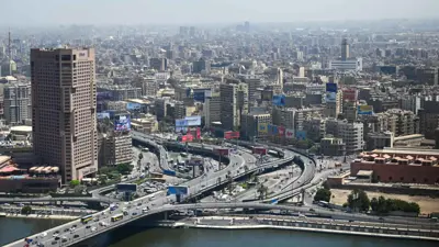 منظر عام لمبان سكنية وتجارية بالعاصمة المصرية، في لقطة مأخوذة من برج القاهرة في الزمالك يوم 21 أبريل 2024.