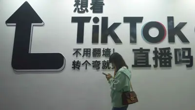 جناح TikTok  خلال معرض في هانغتشو، الصين -23 مايو 2024