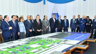 الرئيس المصري عبد الفتاح السيسي وأعضاء الحكومة خلال افتتاح تشغيل حقل ظهر للغاز -31 يناير 2018